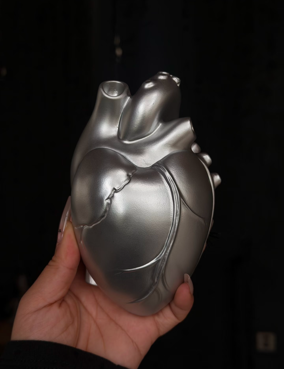 Vintage-style heart-shaped trinket storage box